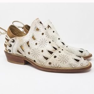 Musse & Cloud Anthropologie Coolise Distressed Laser Cut Cream Ankle Boots Sz 8